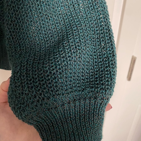 Knitted green sweater from Zara. Flattering boat neck. - Picture 3 of 4